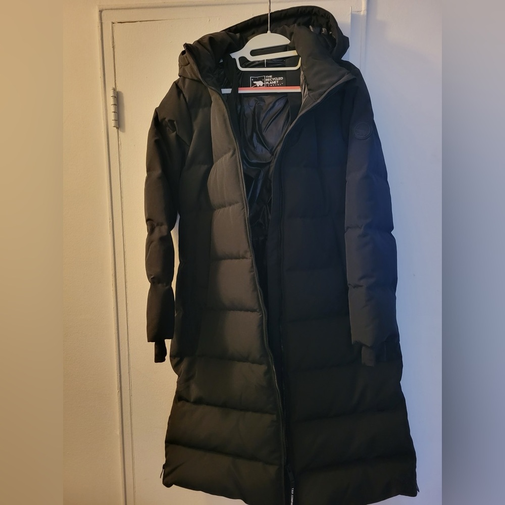 NWOT The Recycled Planet company coat. Super warm 42 inches long